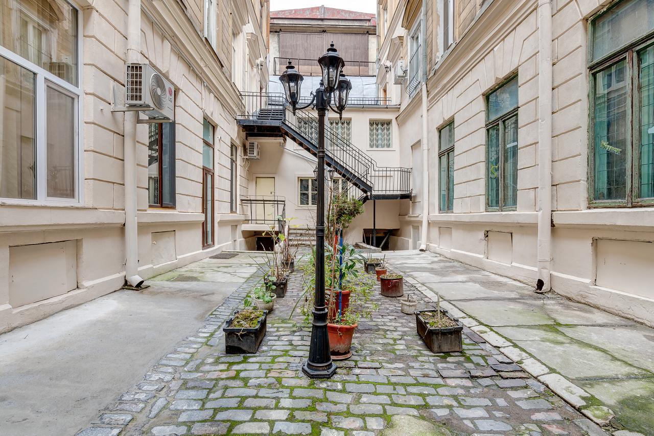 Upstairs Boutique Aparthotel Bucharest Exterior photo